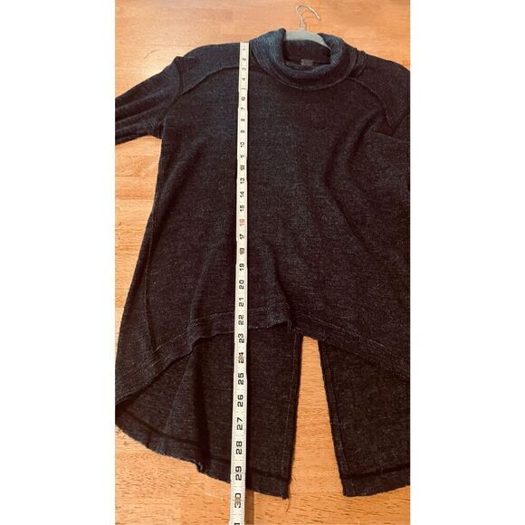 We The Free People Gray Waffle Knit Split Back Turtleneck Long Sleeve Oversized - Picture 9 of 10